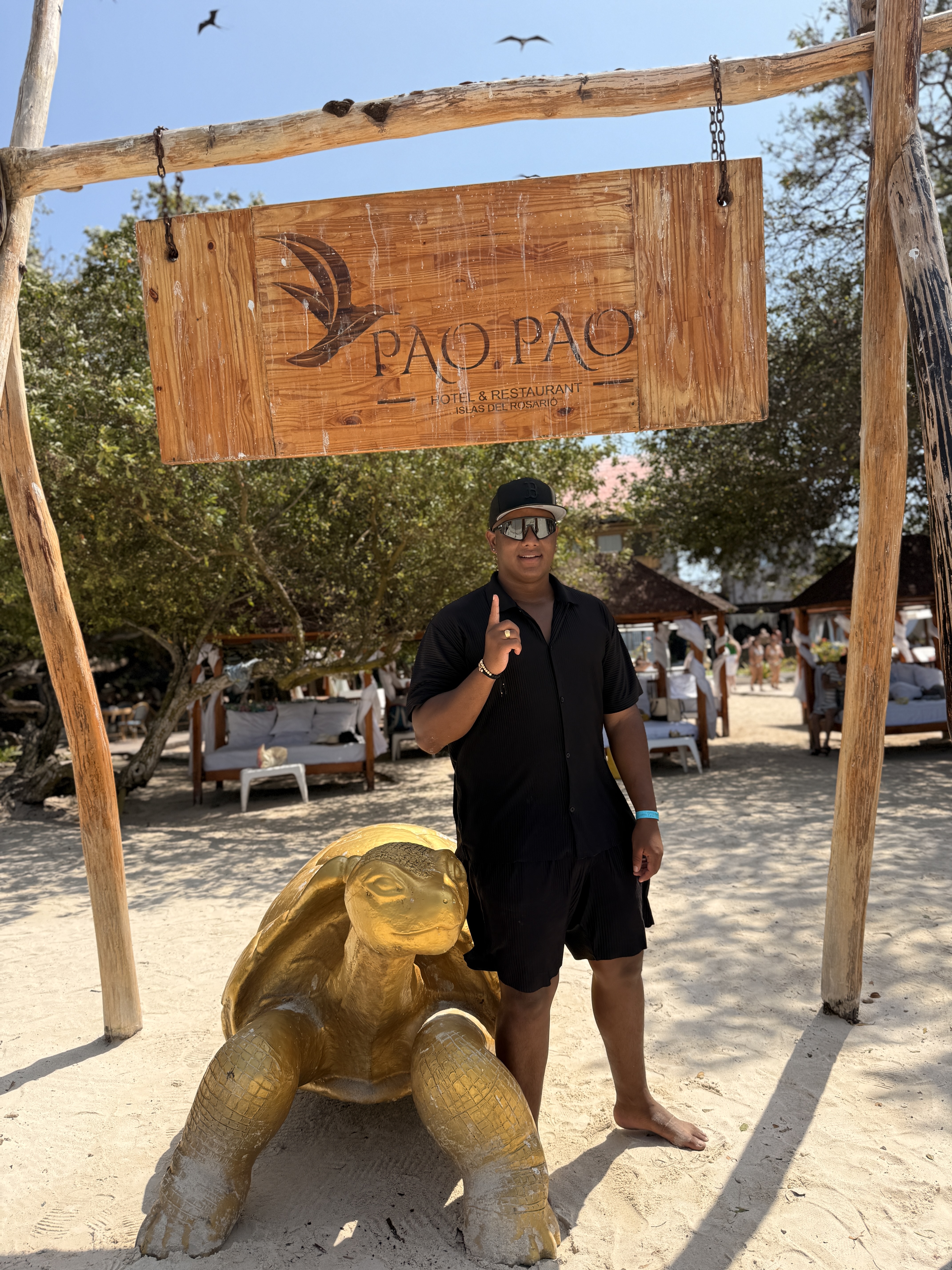 Playa tropical de aguas cristalinas en Cartagena de Indias