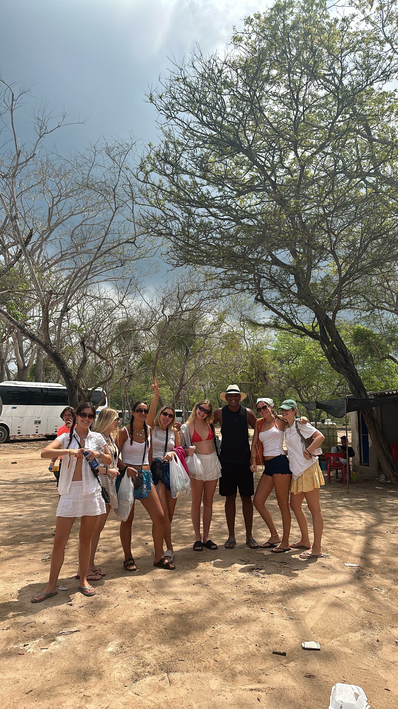 Familia viviendo una experiencia de snorkel en Cartagena